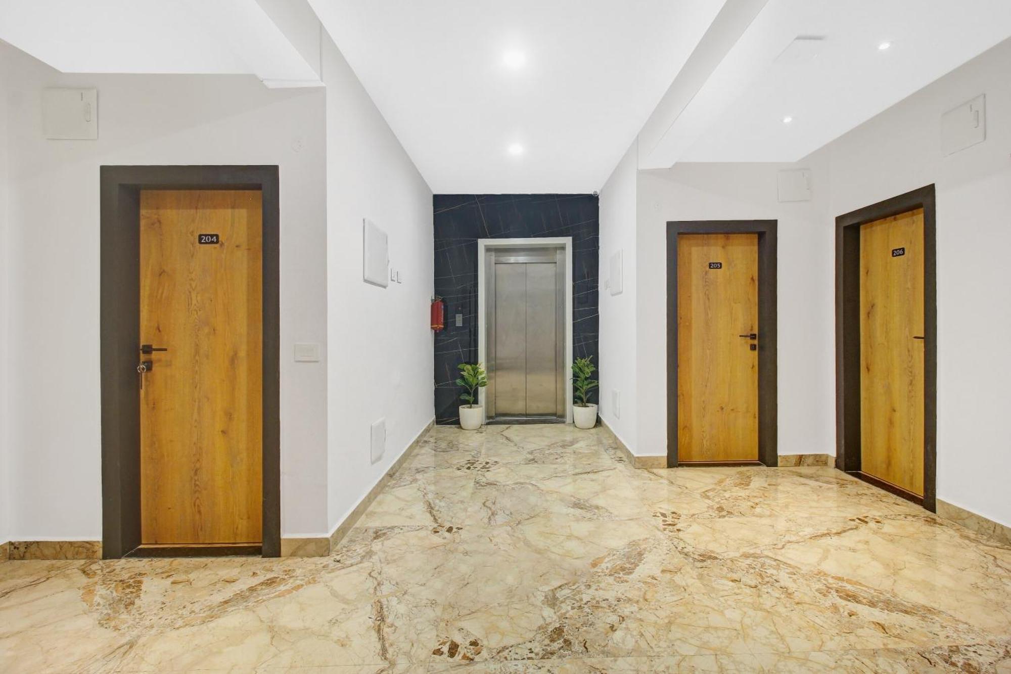 Super Townhouse Oak Hitec City Near Image Hospital Hyderabad Exterior foto
