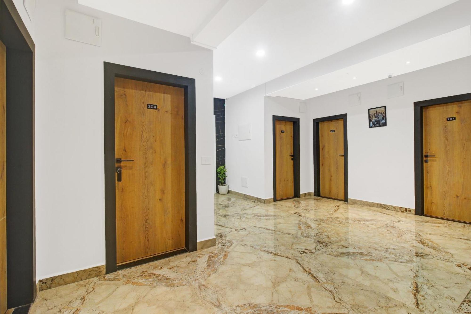 Super Townhouse Oak Hitec City Near Image Hospital Hyderabad Exterior foto